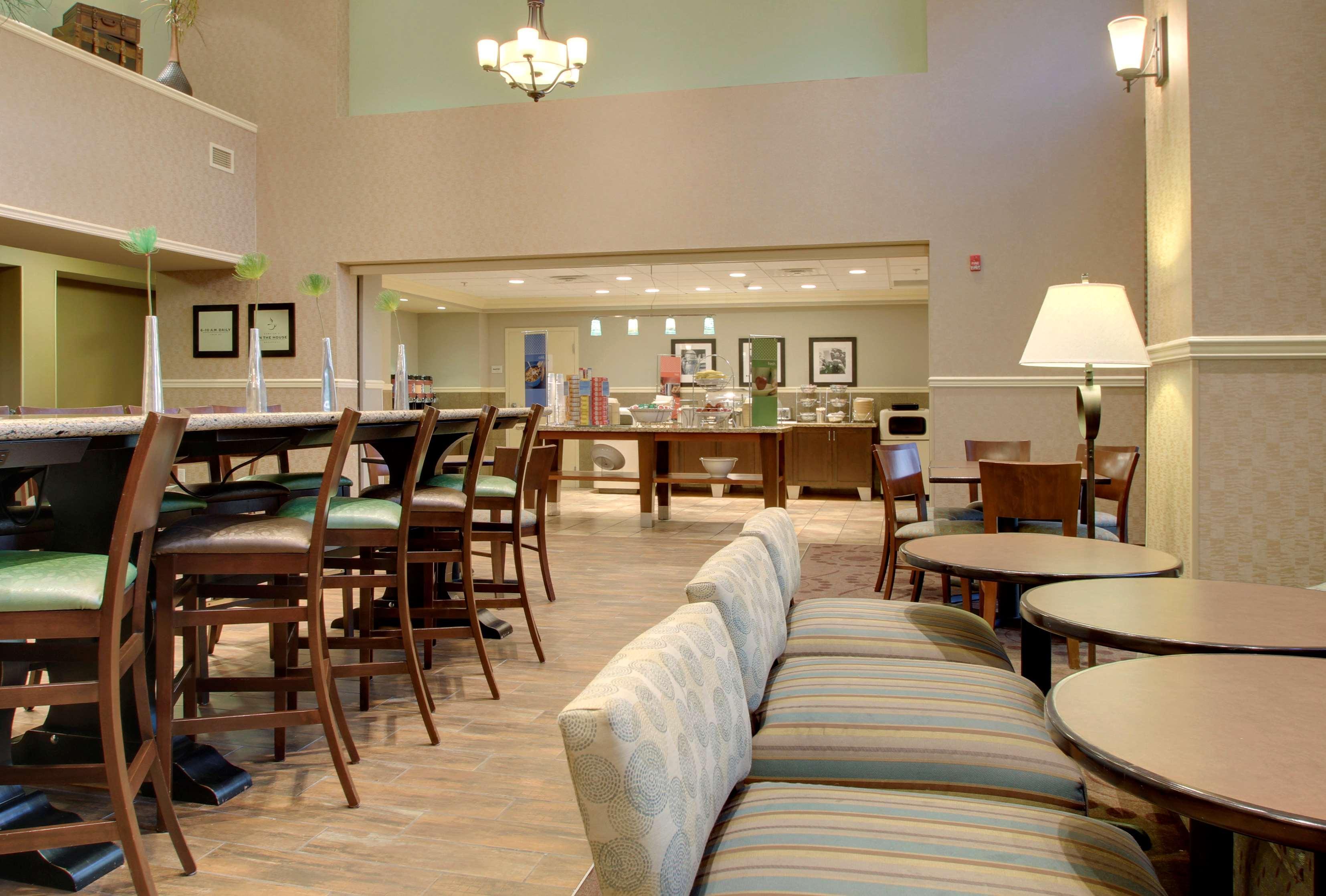 Hampton Inn & Suites Grafton Restoran gambar